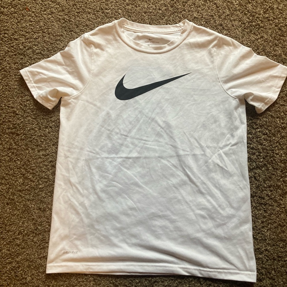 Kids Nike T-Shirt (SIZE L)